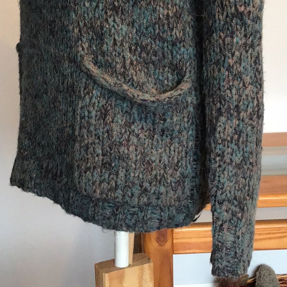BETWEEN ME & YOU WOOL SWEATER - Picture 6 of 10